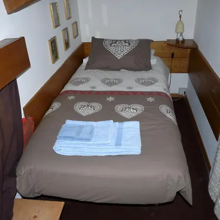 Mansarda In A Cortina Apartment *