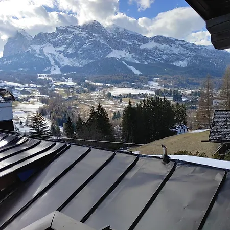Mansarda In A Cortina Apartment